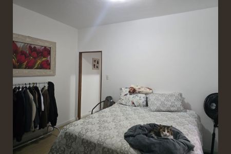 Casa para alugar com 250m², 3 quartos e 5 vagas Casa para alugar com 250m², 3 quartos e 5 vagasSala / CASA 02 FUNDOS