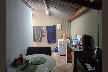 Casa para alugar com 250m², 3 quartos e 5 vagas Casa para alugar com 250m², 3 quartos e 5 vagasCozinha e Área de Serviço / CASA 02 FUNDOS