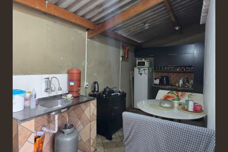 Casa para alugar com 250m², 3 quartos e 5 vagas Casa para alugar com 250m², 3 quartos e 5 vagasCozinha e Área de Serviço / CASA 02 FUNDOS