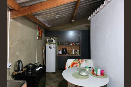 Casa para alugar com 250m², 3 quartos e 5 vagas Casa para alugar com 250m², 3 quartos e 5 vagasCozinha e Área de Serviço / CASA 02 FUNDOS