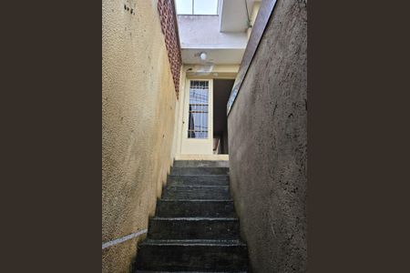 Casa para alugar com 250m², 3 quartos e 5 vagas Casa para alugar com 250m², 3 quartos e 5 vagasEscada