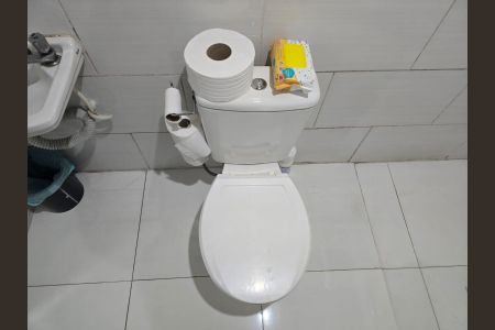 Casa para alugar com 250m², 3 quartos e 5 vagas Casa para alugar com 250m², 3 quartos e 5 vagasBanheiro Social / CASA 02 FUNDOS