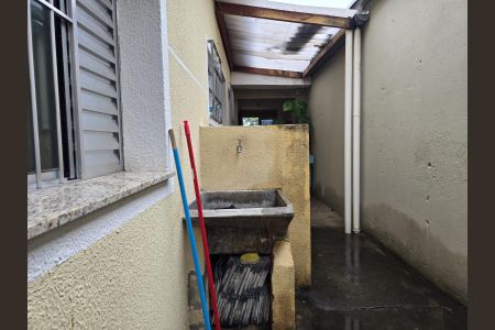 Casa para alugar com 250m², 3 quartos e 5 vagas Casa para alugar com 250m², 3 quartos e 5 vagasCozinha e Área de Serviço / CASA 02 FUNDOS