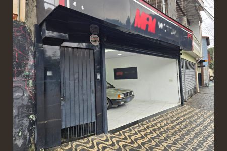 Casa para alugar com 250m², 3 quartos e 5 vagas Casa para alugar com 250m², 3 quartos e 5 vagasFachada