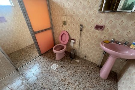 Casa à venda com 210m², 5 quartos e 3 vagasBanheiro 2