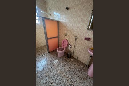 Casa à venda com 210m², 5 quartos e 3 vagasBanheiro 2