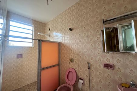 Casa à venda com 210m², 5 quartos e 3 vagasBanheiro 2