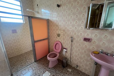 Casa à venda com 210m², 5 quartos e 3 vagasBanheiro 2