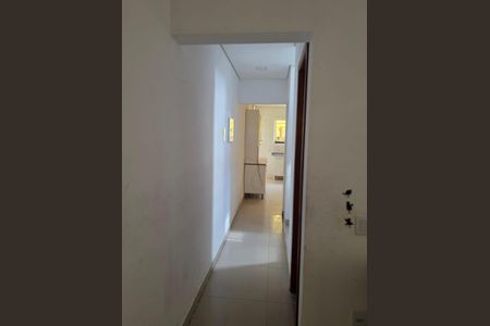 Corredor de casa para alugar com 3 quartos, 200m² em Jardim Rodeio, Mogi das Cruzes
