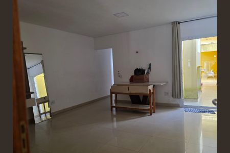Sala de casa para alugar com 3 quartos, 200m² em Jardim Rodeio, Mogi das Cruzes