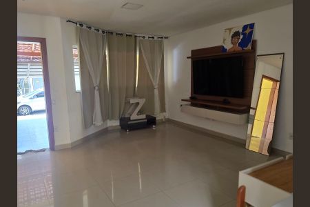 Sala de casa para alugar com 3 quartos, 200m² em Jardim Rodeio, Mogi das Cruzes
