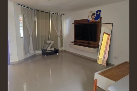 Sala de casa para alugar com 3 quartos, 200m² em Jardim Rodeio, Mogi das Cruzes
