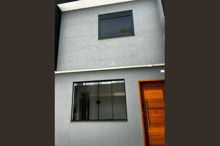 Casa à venda com 70m², 2 quartos e 2 vagas