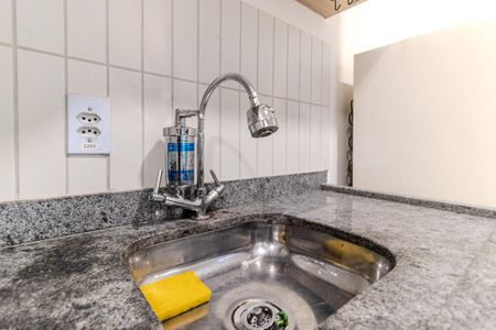 Cozinha de kitnet/studio para alugar com 1 quarto, 24m² em República, São Paulo