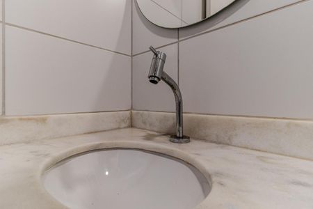 Banheiro de kitnet/studio para alugar com 1 quarto, 20m² em República, São Paulo