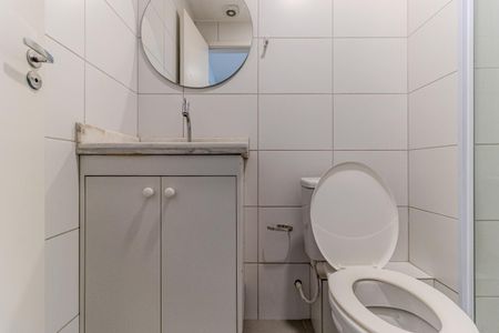 Banheiro de kitnet/studio para alugar com 1 quarto, 20m² em República, São Paulo