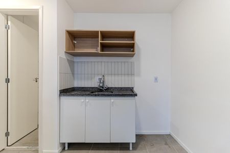 Cozinha de kitnet/studio para alugar com 1 quarto, 24m² em República, São Paulo