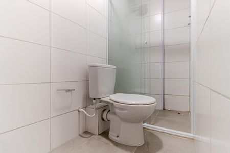 Banheiro de kitnet/studio para alugar com 1 quarto, 24m² em República, São Paulo