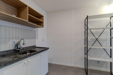 Cozinha de kitnet/studio para alugar com 1 quarto, 24m² em República, São Paulo