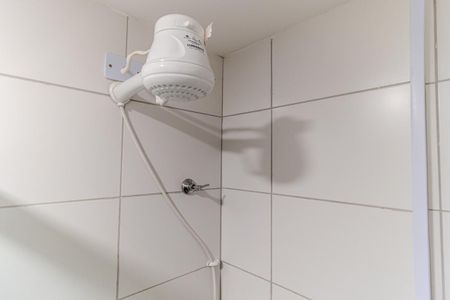 Banheiro de kitnet/studio para alugar com 1 quarto, 24m² em República, São Paulo