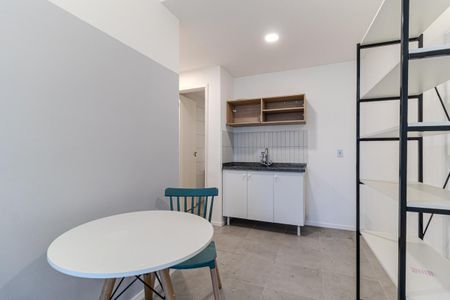 Cozinha de kitnet/studio para alugar com 1 quarto, 24m² em República, São Paulo