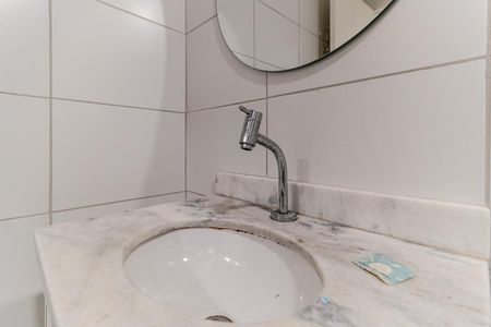 Banheiro de kitnet/studio para alugar com 1 quarto, 24m² em República, São Paulo
