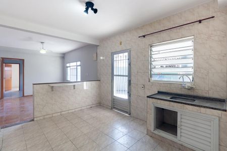 Casa para alugar com 38m², 2 quartos e 2 vagas Casa para alugar com 38m², 2 quartos e 2 vagasCozinha