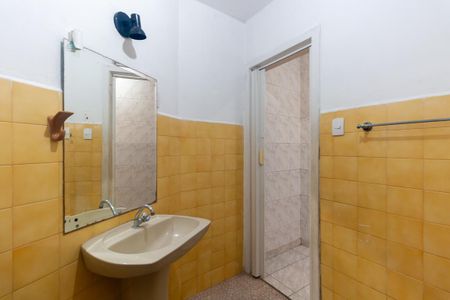 Casa para alugar com 38m², 2 quartos e 2 vagas Casa para alugar com 38m², 2 quartos e 2 vagasBanheiro