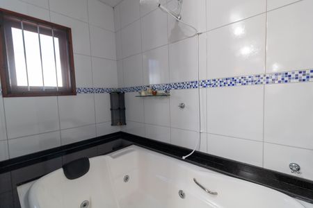 Casa à venda com 191m², 3 quartos e 4 vagasBanheiro da Suíte 2