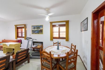 Casa à venda com 191m², 3 quartos e 4 vagasSala