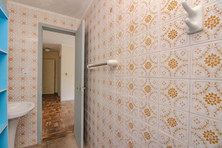 Banheiro de apartamento à venda com 1 quarto, 32m² em Passo D’areia, Porto Alegre