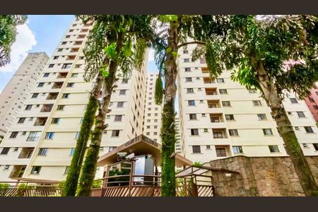 Apartamento para alugar com 55m², 2 quartos e 1 vaga Apartamento para alugar com 55m², 2 quartos e 1 vagaFachada