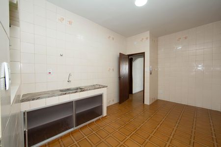 Casa para alugar com 360m², 5 quartos e 7 vagasCOZINHA