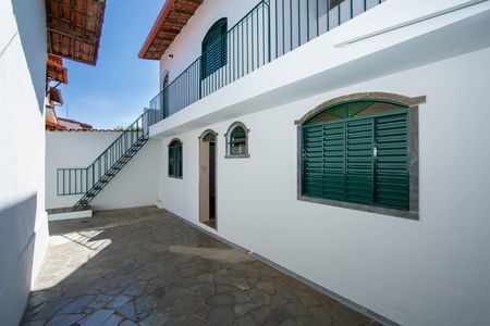Casa para alugar com 360m², 5 quartos e 7 vagasEDICULA
