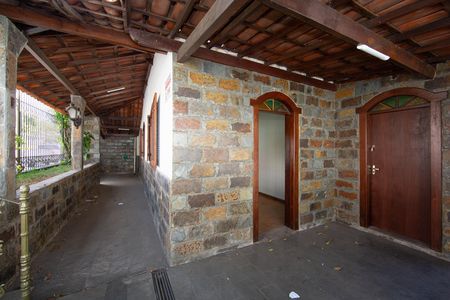 Casa para alugar com 360m², 5 quartos e 7 vagasVARANDA 