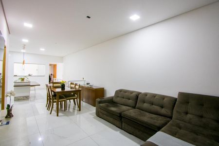 Casa à venda com 250m², 4 quartos e 4 vagasSala