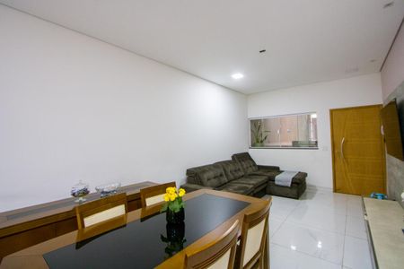 Casa à venda com 250m², 4 quartos e 4 vagasSala