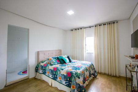 Casa à venda com 250m², 4 quartos e 4 vagasQuarto 1 - Suíte