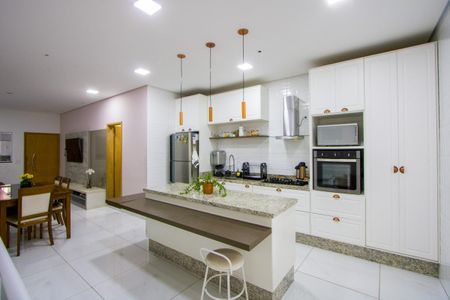 Cozinha de casa à venda com 4 quartos, 250m² em Santa Maria, Santo André