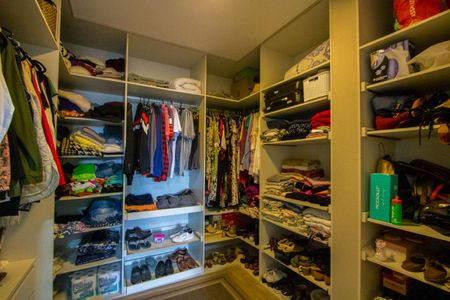 Casa à venda com 250m², 4 quartos e 4 vagasCloset do quarto 1