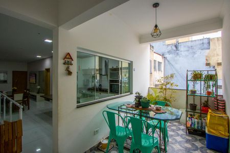 Casa à venda com 250m², 4 quartos e 4 vagasJardim de inverno