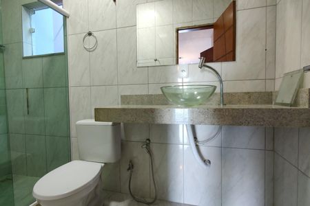 Casa de condomínio para alugar com 247m², 4 quartos e 2 vagas Casa de condomínio para alugar com 247m², 4 quartos e 2 vagasBanheiro da Suíte
