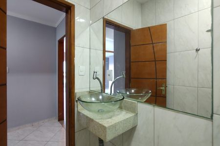 Casa de condomínio para alugar com 247m², 4 quartos e 2 vagas Casa de condomínio para alugar com 247m², 4 quartos e 2 vagasBanheiro Social 2