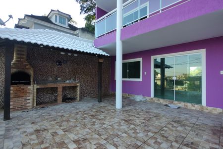 Casa de condomínio para alugar com 247m², 4 quartos e 2 vagas Casa de condomínio para alugar com 247m², 4 quartos e 2 vagasFachada