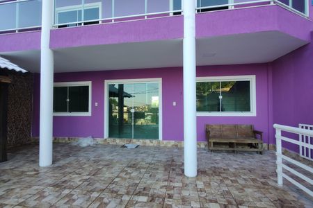 Casa de condomínio para alugar com 247m², 4 quartos e 2 vagas Casa de condomínio para alugar com 247m², 4 quartos e 2 vagasFachada