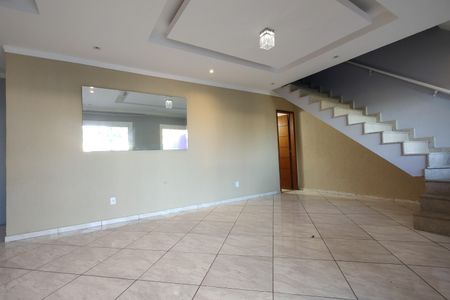 Casa de condomínio para alugar com 247m², 4 quartos e 2 vagas Casa de condomínio para alugar com 247m², 4 quartos e 2 vagasSala