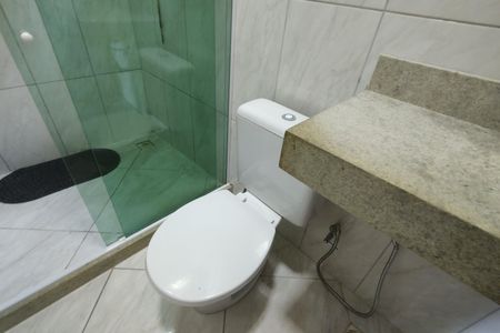 Casa de condomínio para alugar com 247m², 4 quartos e 2 vagas Casa de condomínio para alugar com 247m², 4 quartos e 2 vagasBanheiro da Suíte