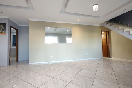Casa de condomínio para alugar com 247m², 4 quartos e 2 vagas Casa de condomínio para alugar com 247m², 4 quartos e 2 vagasSala