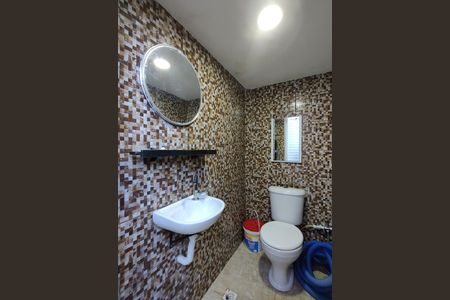 Casa de condomínio para alugar com 247m², 4 quartos e 2 vagasLavabo