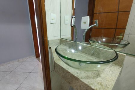 Casa de condomínio para alugar com 247m², 4 quartos e 2 vagas Casa de condomínio para alugar com 247m², 4 quartos e 2 vagasBanheiro Social 2